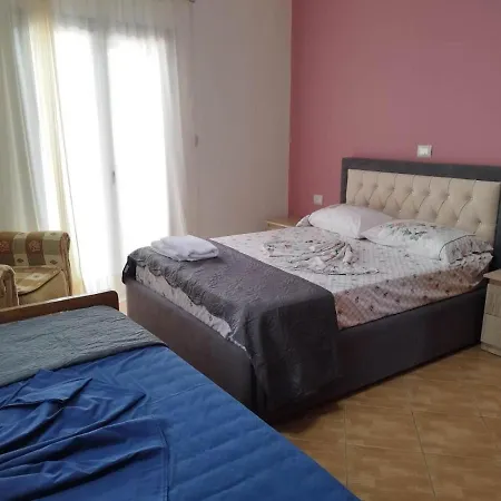 Alexander Apartment *